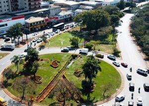Realizan tareas de señalización horizontal en rotonda del Área 1 - La Clave