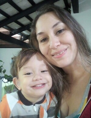 Apelan a la solidaridad de la gente para financiar costoso implante que permitirá a niño volver a escuchar y hablar – La Mira Digital