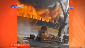 Transporte público se incendió en pleno trayecto | Noticias Paraguay