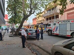 Controlan un incendio en el centro de Asunción - Policiales - ABC Color