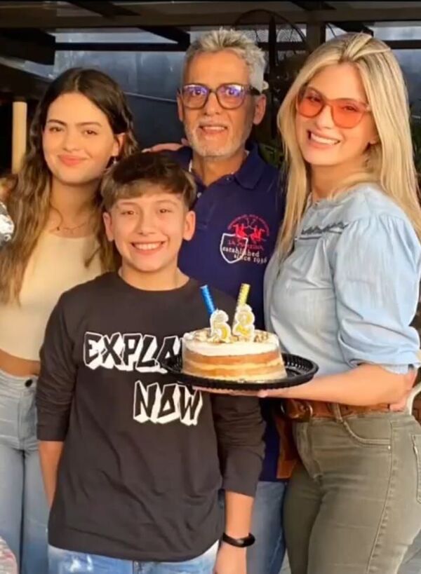 Laura Martino se mostró feliz y agradecida al celebrar los 52 años de su esposo - Gente - ABC Color