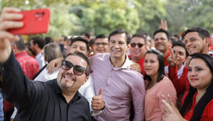 Candidatos del departamento de Caaguazú visitan a Cartes para saludarlo por su cumpleaños - Noticiero Paraguay