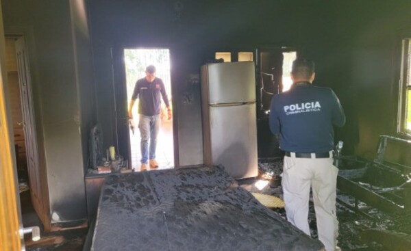 Prendieron fuego a vivienda tras entrar a robar
