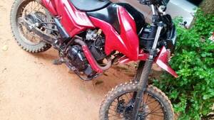Hurtan una moto del patio de una vivienda en Itapuamí •