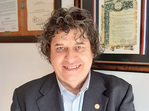 Zenón Franco: Un sabio del ajedrez está de vuelta para disfrute de los lectores de ABC - Polideportivo - ABC Color