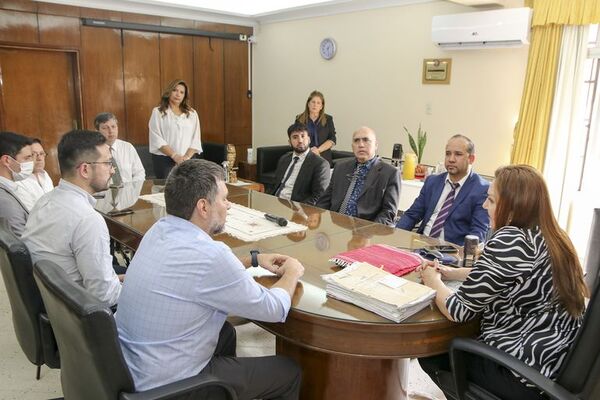 Puerto Casado: Comité de Iglesias, Indert y Victoria S A acuerdan dar solución a antiguo conflicto agrario - Nacionales - ABC Color