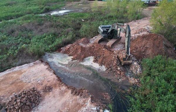 Operativo anticontrabando: destruyen caminos clandestinos en Itá Enramada