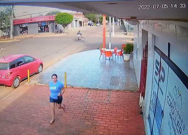 Avivada mujer hizo compras con billetes falsos - La Clave