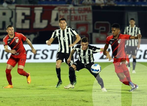 Crónica / Con un gol sobre la hora, los rapai eliminaron a Libertad