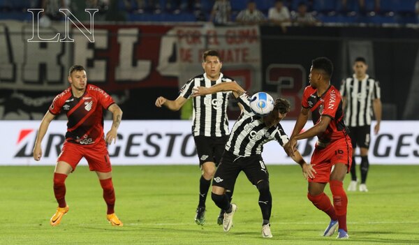 Mucho esfuerzo pero no le alcanzó: Libertad fuera de la Copa en el último suspiro