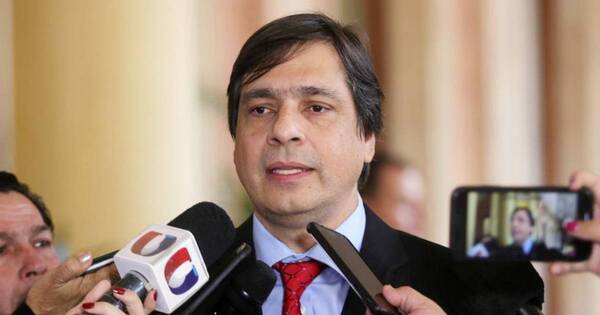 La Nación / Obligados a participar