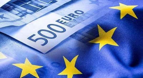 El euro cayó a su nivel más bajo frente al dólar en 20 años y se acerca a la paridad