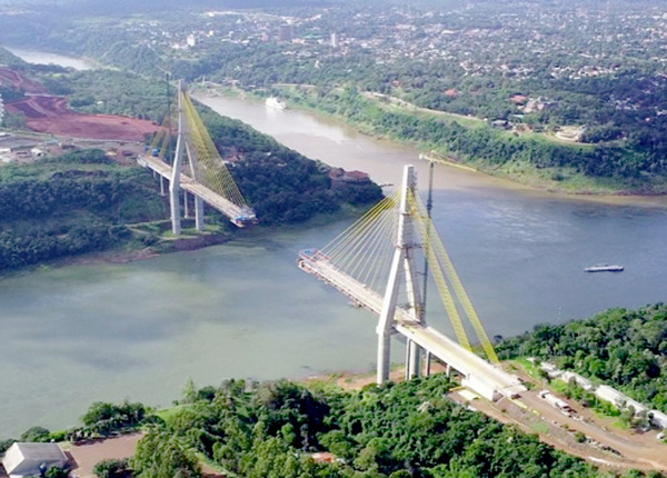 A 50 metros de la unión de dos ciudades históricamente separadas por el río Paraná - La Clave