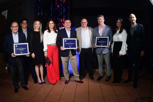 Luis Pettengill fue galardonado por tres de sus empresas | OnLivePy