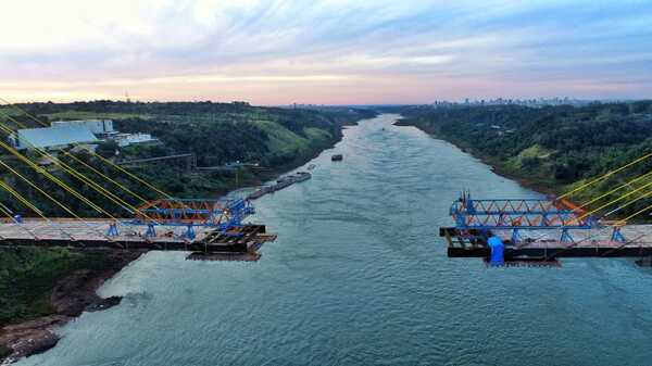 Dovelas del Puente de la Integración están a 53 metros de unirse en su tramo central - .::Agencia IP::.