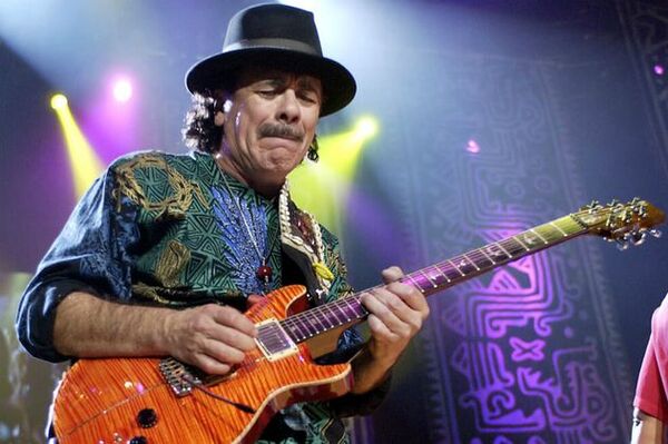 Carlos Santana se desmaya en pleno concierto en Michigan | OnLivePy