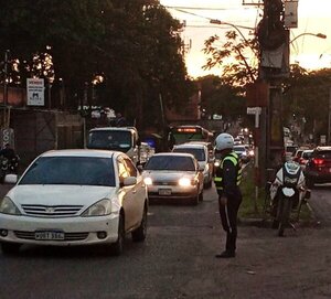 Triple choque causó embotellamiento sobre la avenida Artigas | 1000 Noticias
