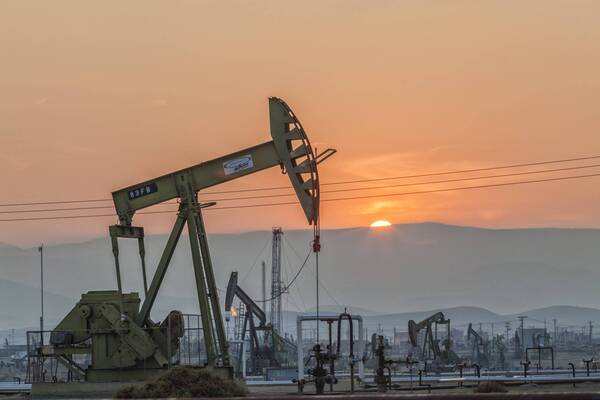 El precio del petróleo se hunde más de un 9% por el temor a una recesión en Estados Unidos - .::Agencia IP::.