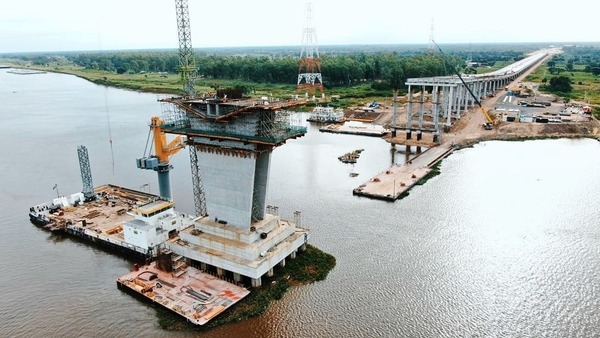 Puente Héroes del Chaco: culminó izaje de vigas de lado Costanera Norte - .::Agencia IP::.