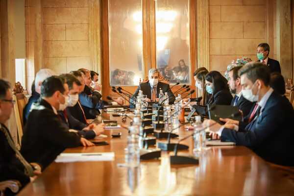 Diario HOY | Pasaje, programas sociales, viviendas, anuncios de Abdo para lo que resta del año