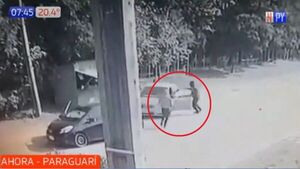 Hombre mayor se salva de robo de auto, por ser de caja mecánica