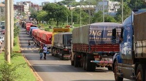 Camioneros se movilizaran si no baja el precio del combustible