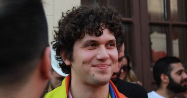 Federico Enciso: El primer candidato abiertamente gay que apunta a la Cámara Baja