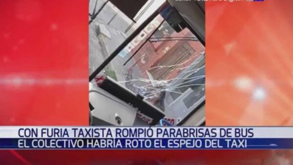 Nervioso taxista rompió el parabrisas de un colectivo con una varilla