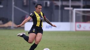 Jugadora de Guaraní aclara que no pide saldo a cambio de fotos sexys