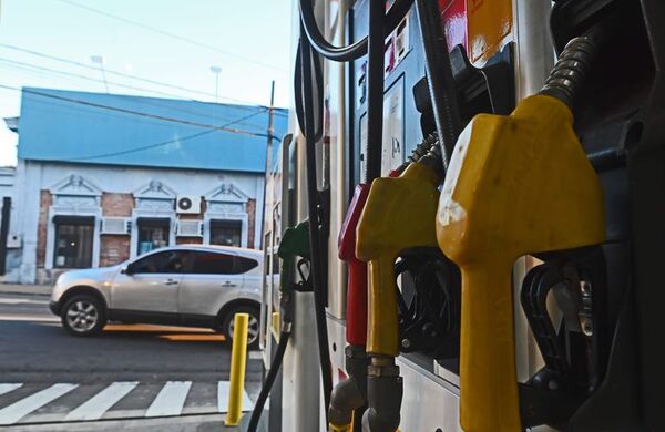 No hay justificación para incrementar el precio de los combustibles, asegura especialista - Periodísticamente - ABC Color