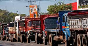 La Nación / Camioneros dan plazo hasta el viernes para negociar reducción de precio de los combustibles