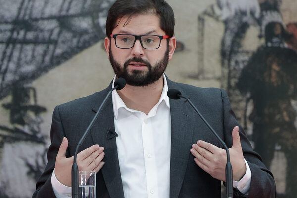 Boric achaca parte de alza del dólar a incertidumbre sobre nueva Constitución - MarketData