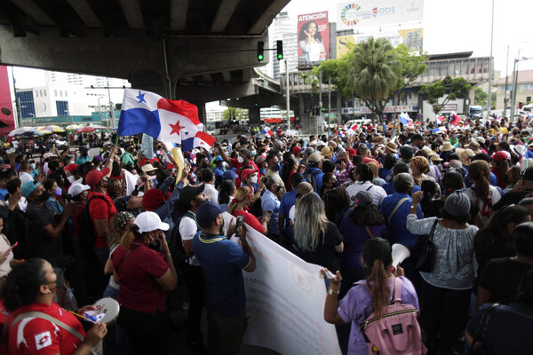 Docentes inician un paro en Panamá por el alza en combustibles y el bajo presupuesto - MarketData