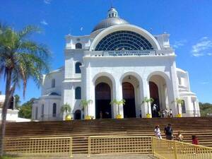 Crónica / Fue a Caacupé a cumplir su promesa, pero en la Basílica le robaron plata