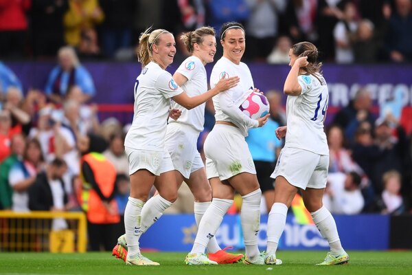Versus / Inglaterra abre la Eurocopa femenina con triunfo y récord de público - Paraguaype.com