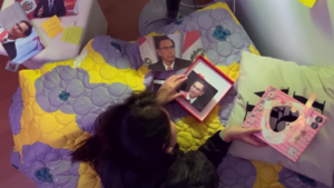 "Mi bebito fiu fiu", la canción viral sobre la cabezudeada de un expresidente