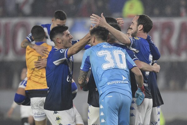 Diario HOY | Vélez elimina a River de la Libertadores con cuestionada actuación del VAR