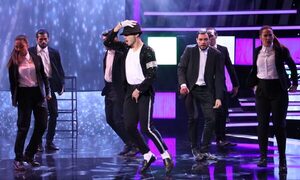 Enzo recibe el primer doble cinco de la ronda | Telefuturo