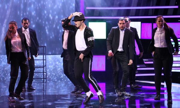 Enzo recibe el primer doble cinco de la ronda | Telefuturo