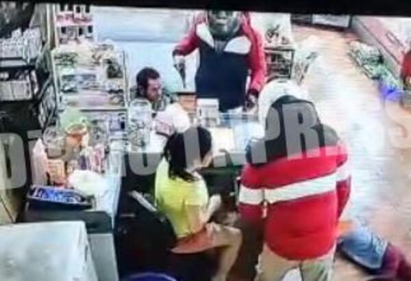Dos bandidos asaltan una despensa de barrio y roban recaudación y celulares – Diario TNPRESS