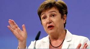 El panorama de la economía mundial está “oscurecido significativamente”, afirma la directora del FMI