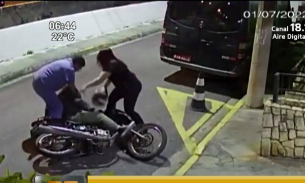 Molieron a golpes a supuesto motochorro en Brasil | Telefuturo