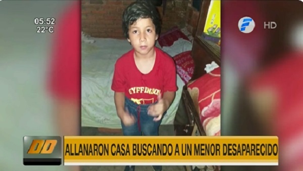 Allanan casa de niño desaparecido e imputan a la madre