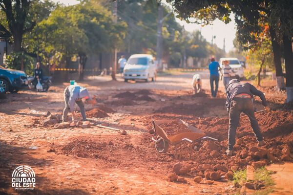 Reparan antiguo empedrado en el Km 11 - Noticde.com