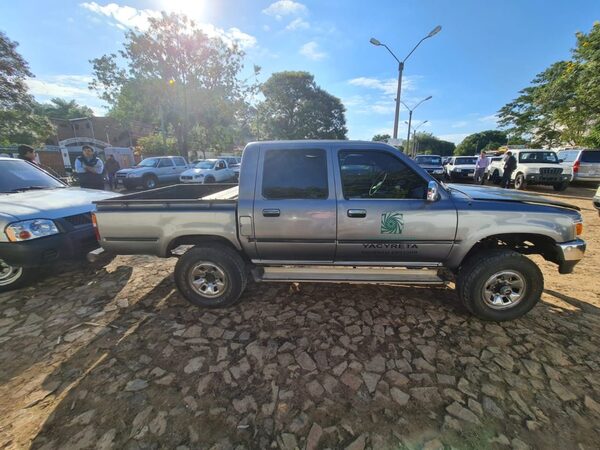 Yacyretá remata hoy vehículos de su parque automotor