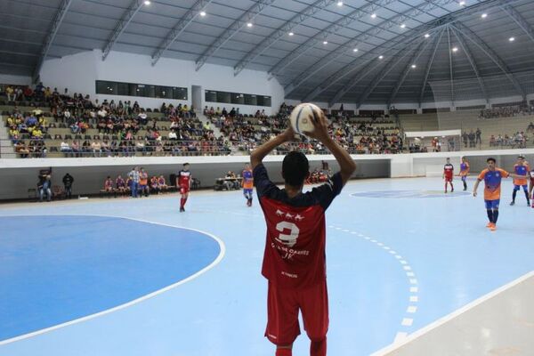 Prosigue los partidos de futsal tradicional en el Polideprotivo de la Gobernación de Amambay