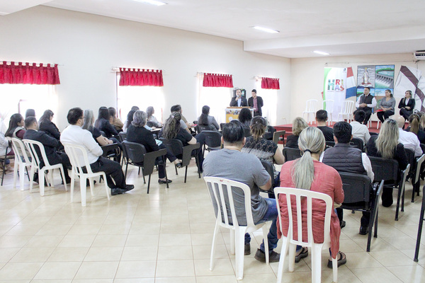 Preparan feria de emprendedores en la plaza central de Hernandarias - La Clave