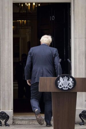 Boris Johnson, una caída brutal tras tres años turbulentos en el poder - Mundo - ABC Color