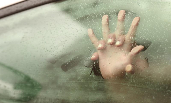 Cachan a pareja de enfermeros en plena acción - OviedoPress