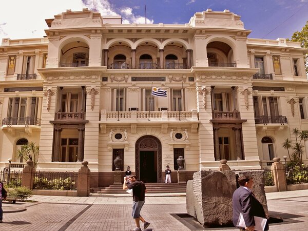 URUGUAY: Juez resolvió suspender la vacunación anticovid a niños